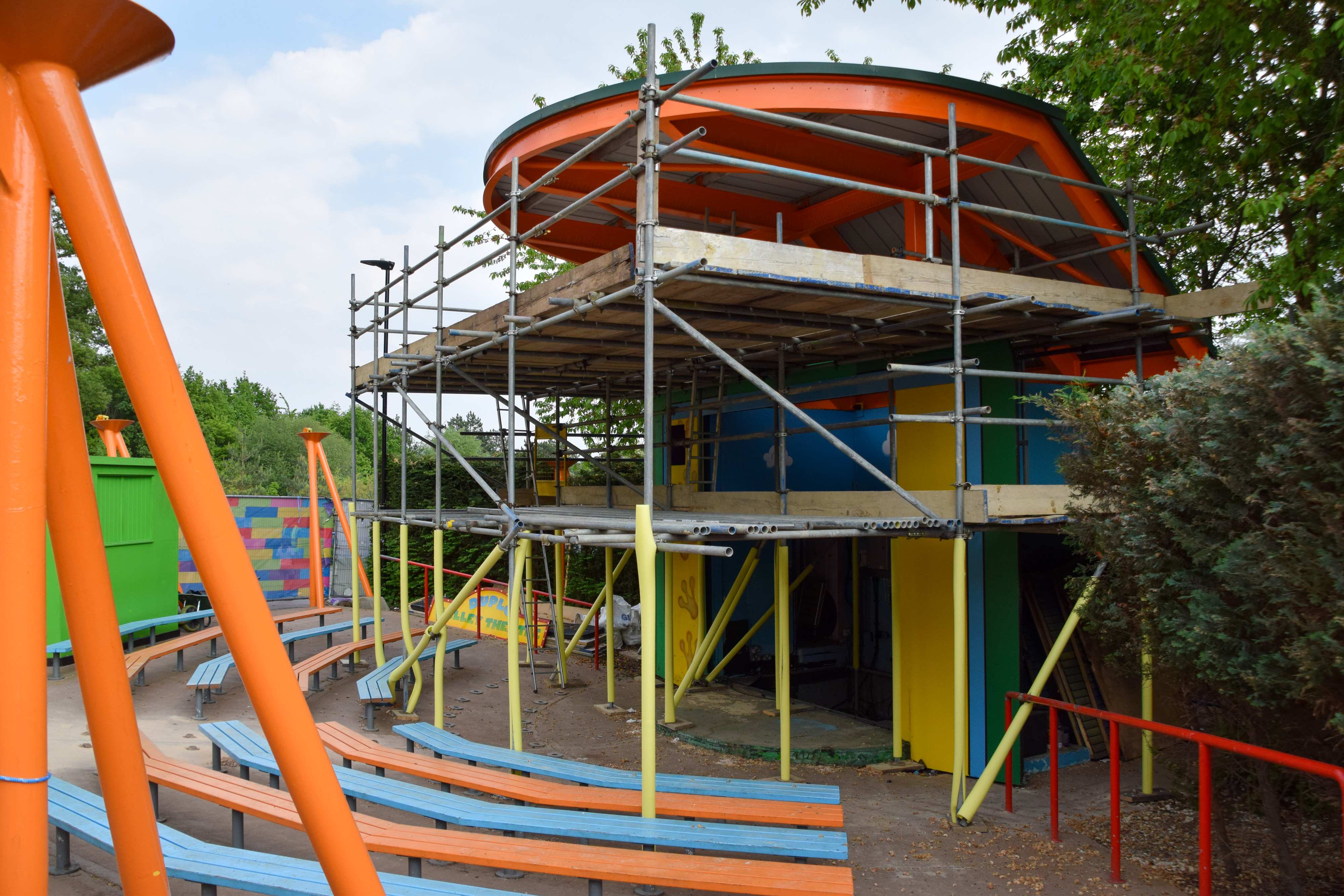 Puppet Theatre Undergoes Major Construction in DUPLO® Valley