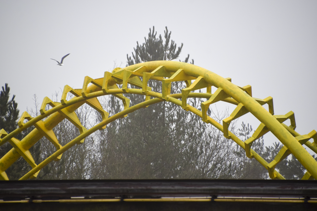 Iconic Corkscrews at Alton Towers Receive Yellow Base Coat