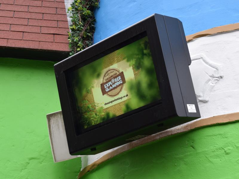 Chessington Installs New Queue Line Tv's