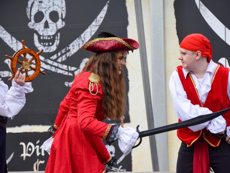 Plunderous Pirates