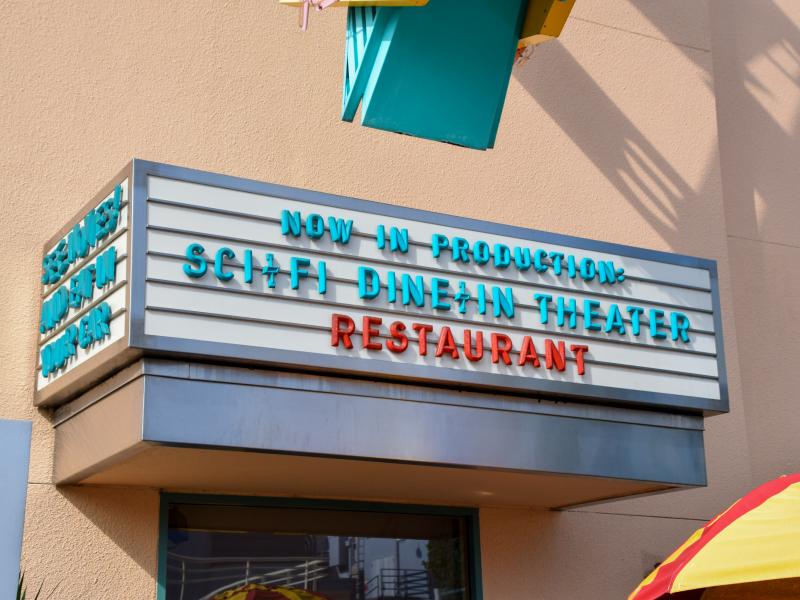 Sci-Fi Dine-In Theater Restaurant
