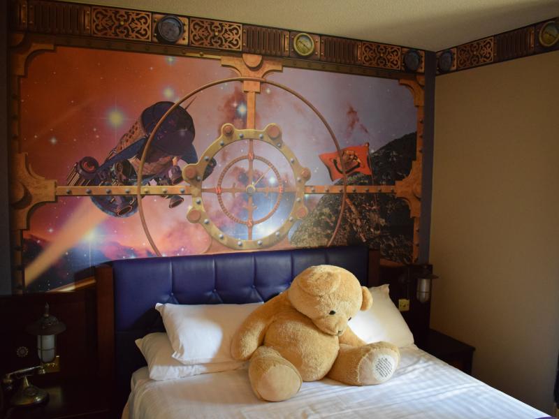 Moon Voyage Room