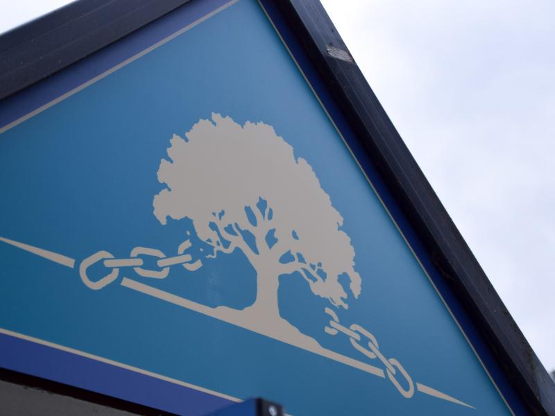 The Oak In Chains Bar And Grill
