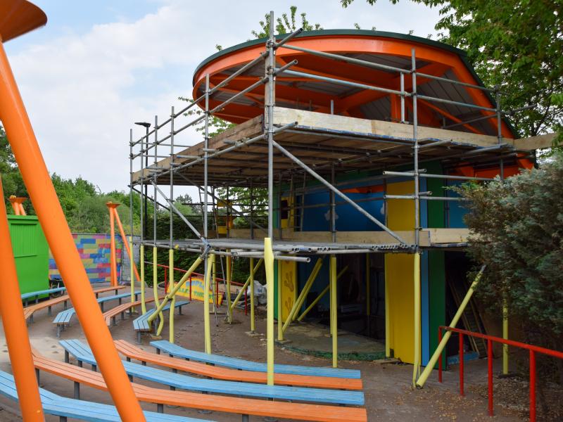 Puppet Theatre Undergoes Major Construction in DUPLO® Valley