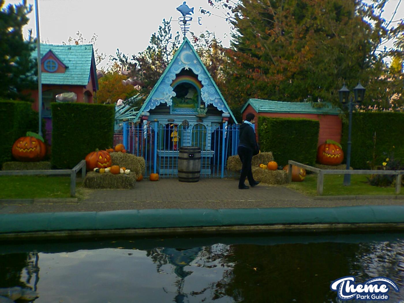 Chessington World Of Adventures - Hocus Pocus 2011