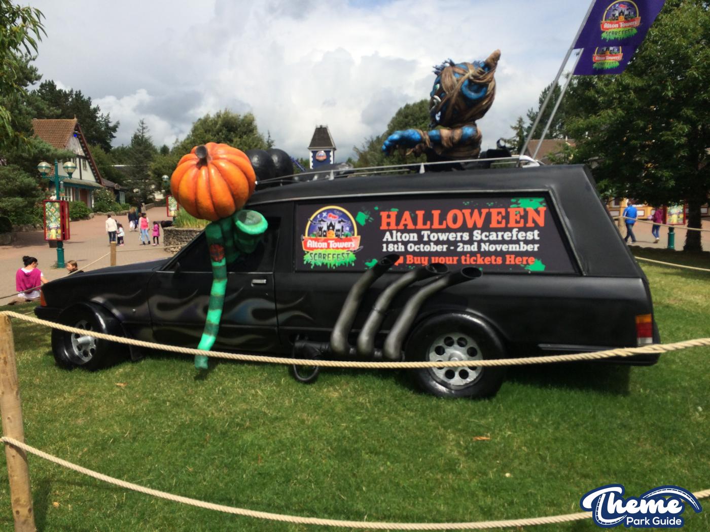 5POOKY1 car arrives on Towers Street lawn