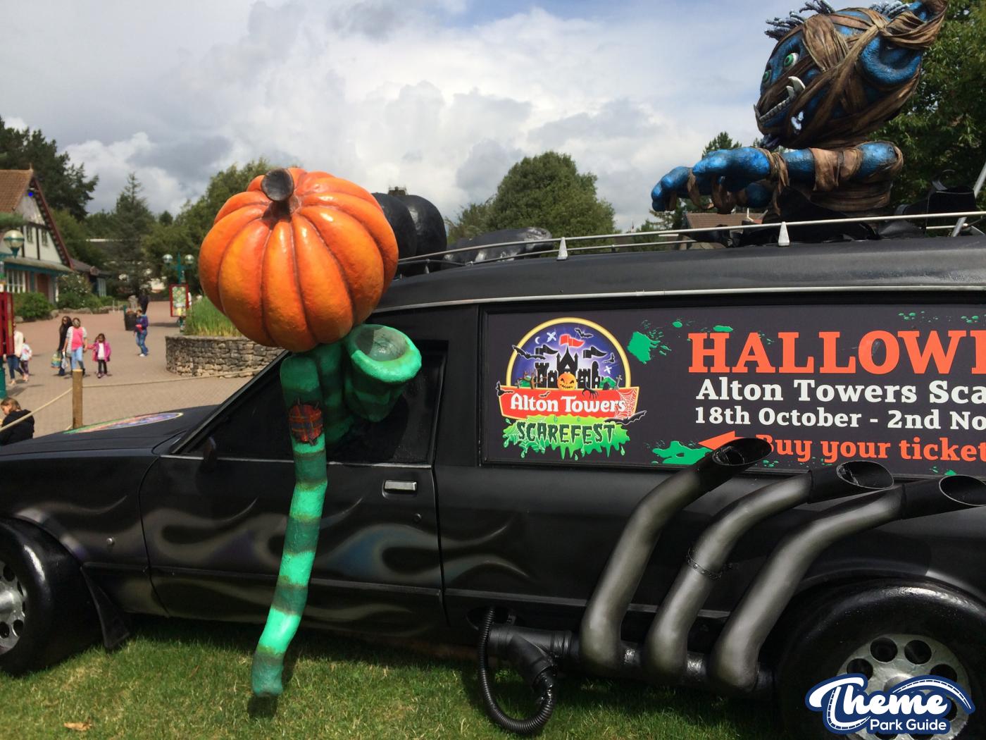 5POOKY1 car arrives on Towers Street lawn