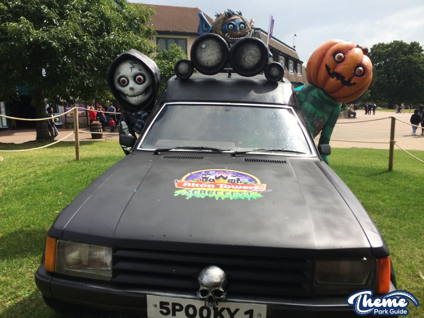 5POOKY1 car arrives on Towers Street lawn