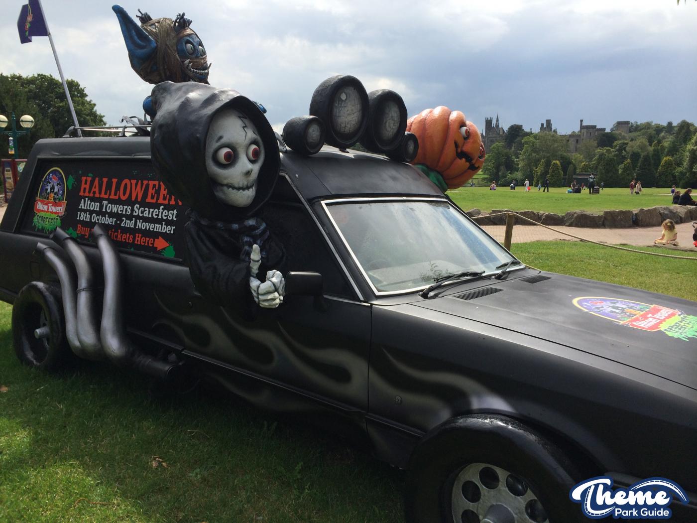 5POOKY1 car arrives on Towers Street lawn