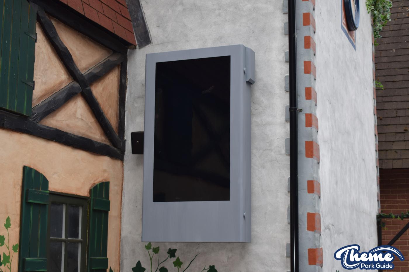 Chessington Installs New Queue Line Tv's