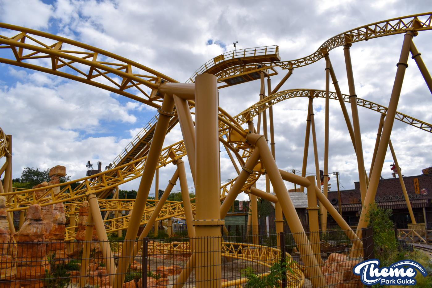 <p>Paultons Park</p>