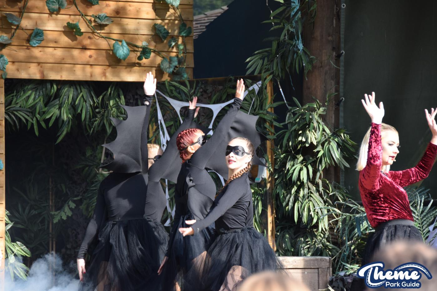 The Legend Of The Wild Witches Show -