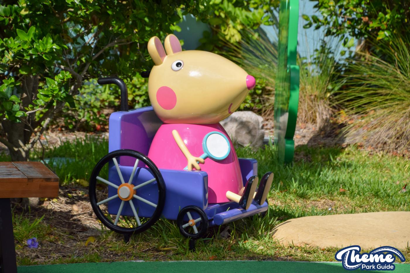 Grandpa Pig's Greenhouse -  Peppa Pig Theme Park
