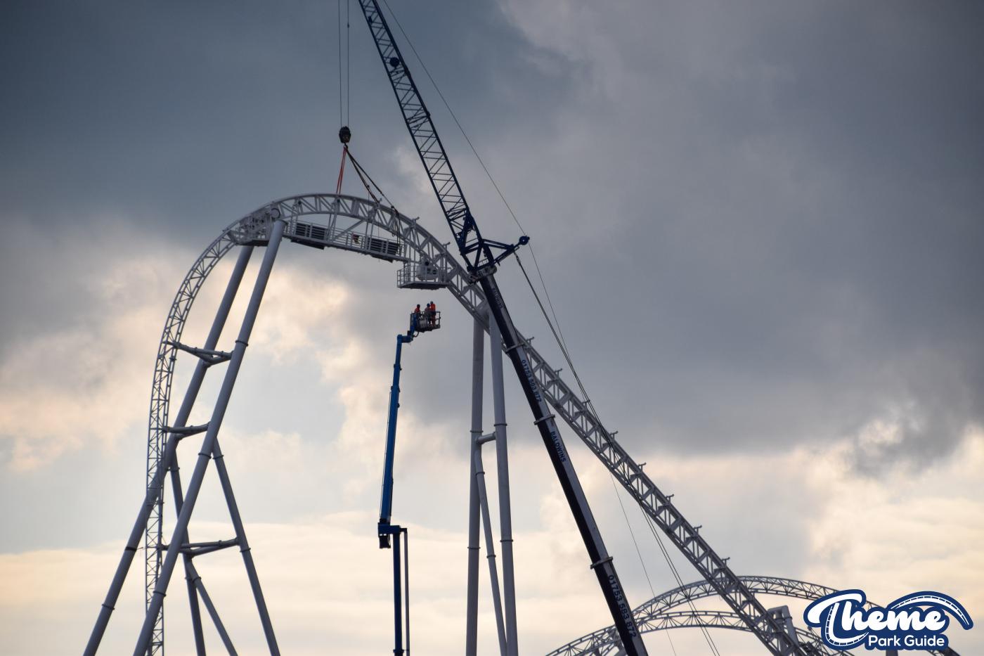 Hyperia Track Completed! Top Of Lift Hill Lifted Into Place