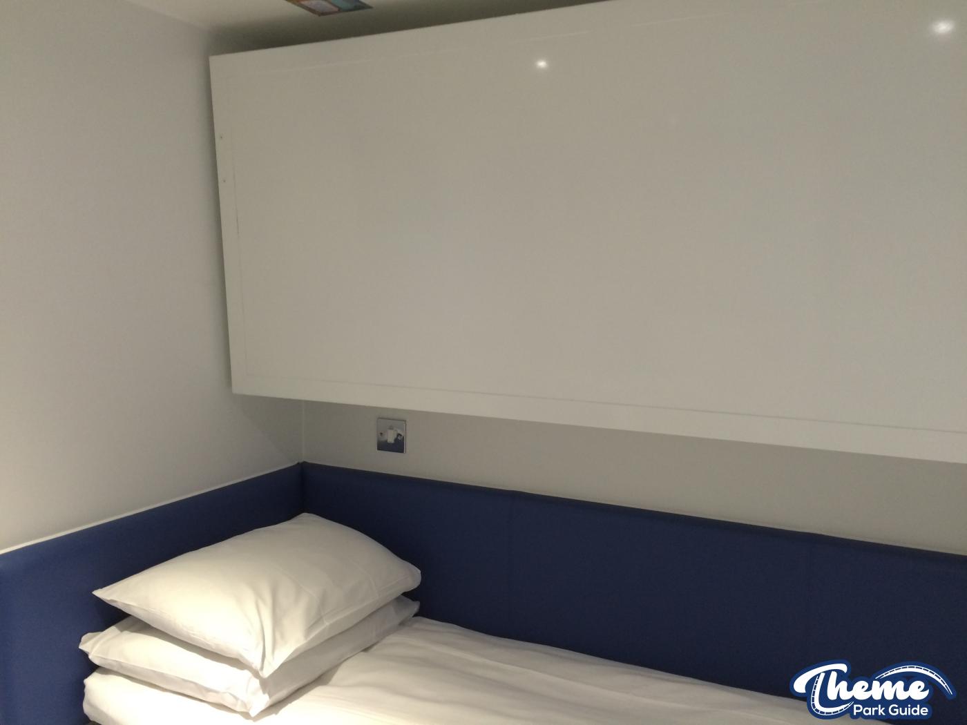 Thorpe Shark Basic Room