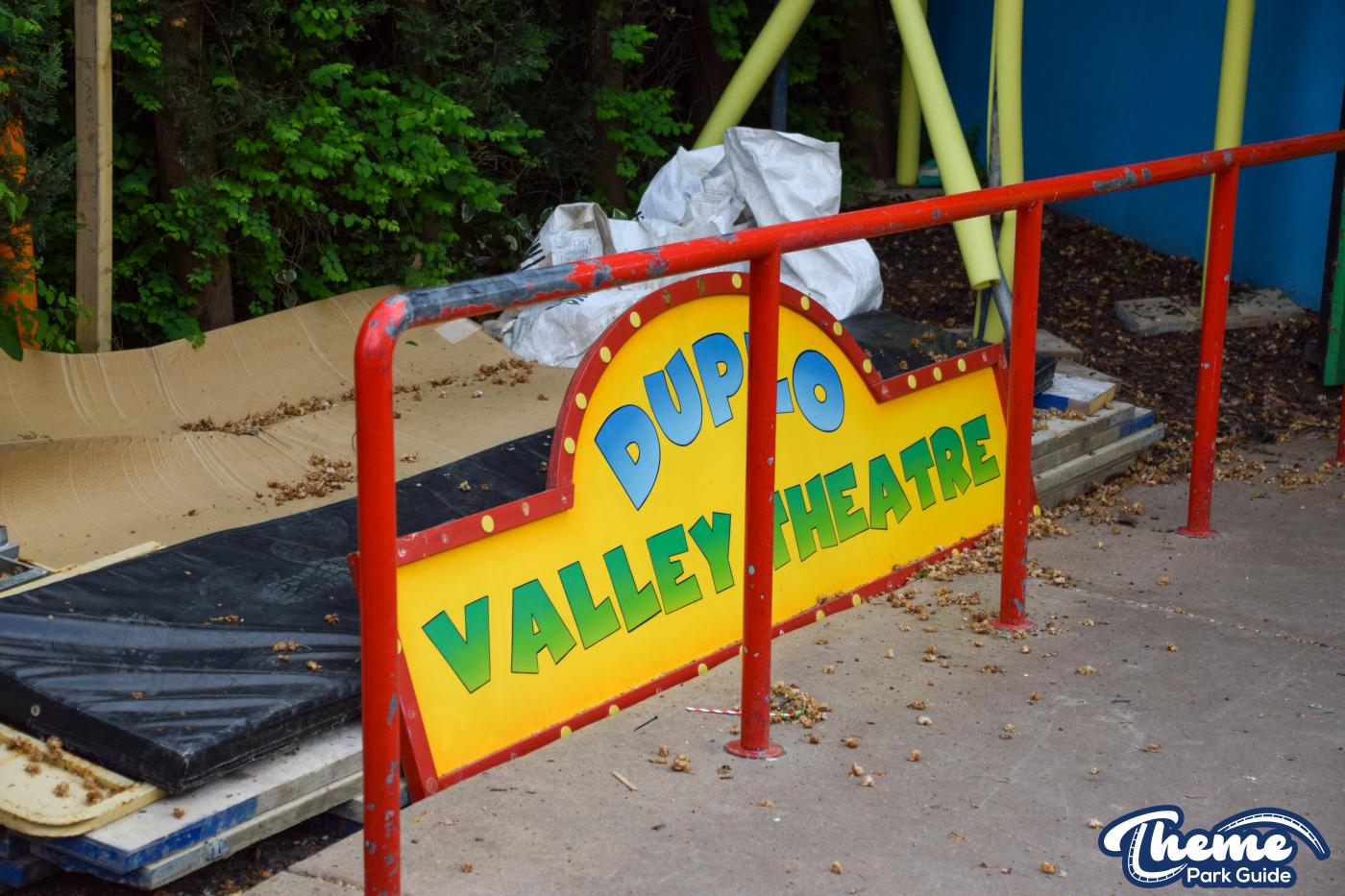 Puppet Theatre Undergoes Major Construction in DUPLO® Valley