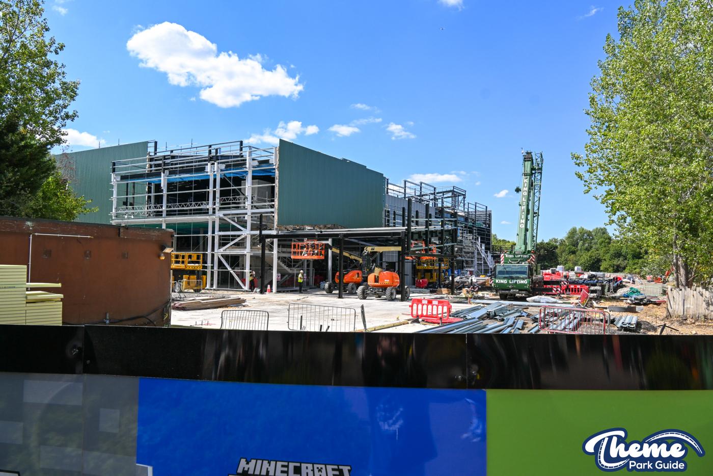 World of Minecraft Rollercoaster Building Begins to Close In