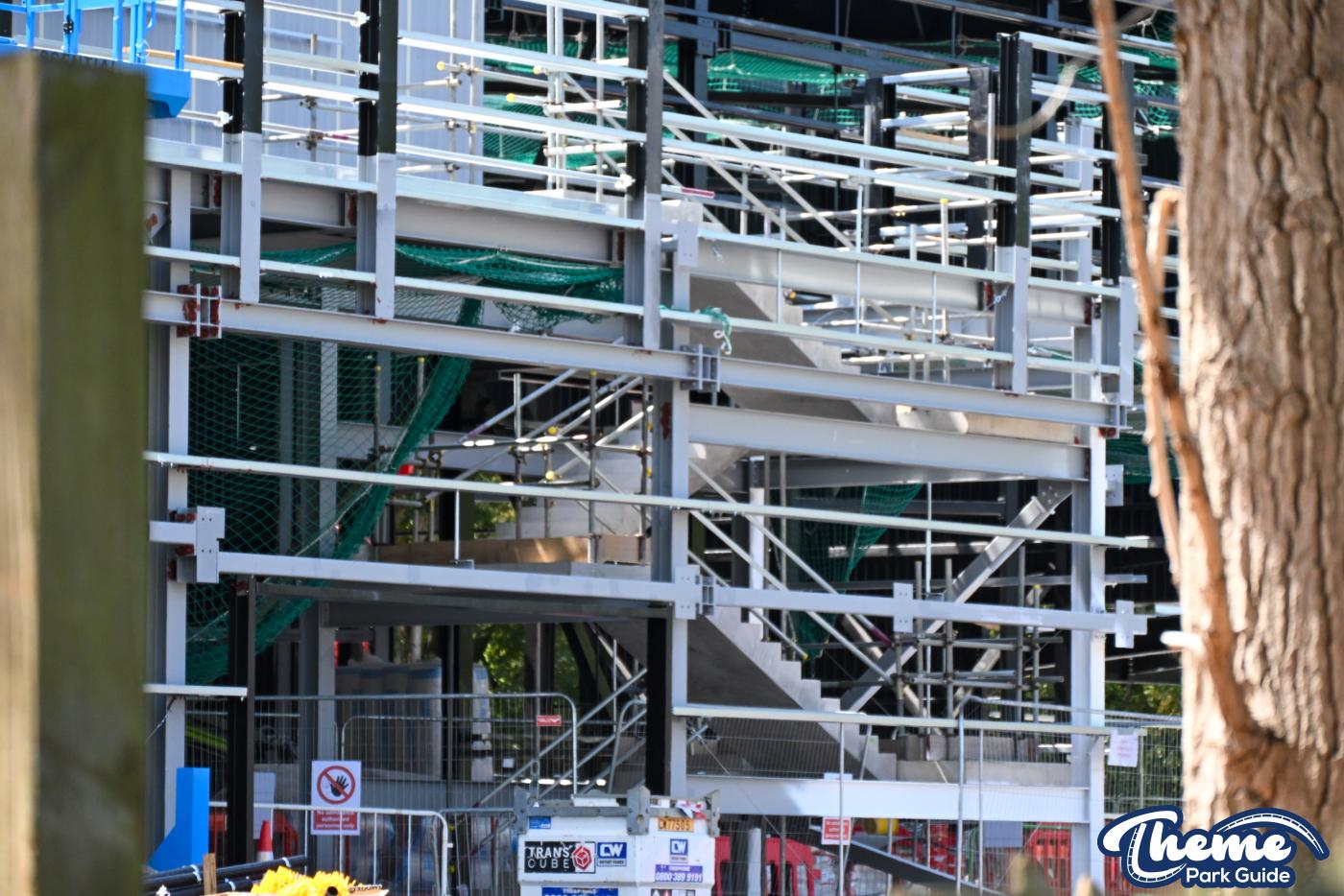 World of Minecraft Rollercoaster Building Begins to Close In