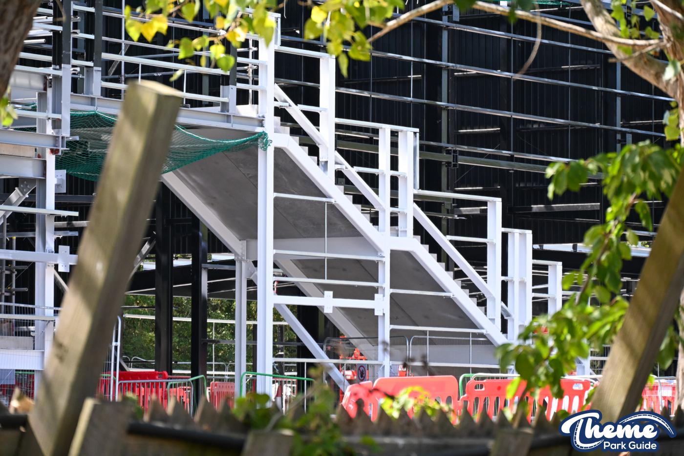 World of Minecraft Rollercoaster Building Begins to Close In
