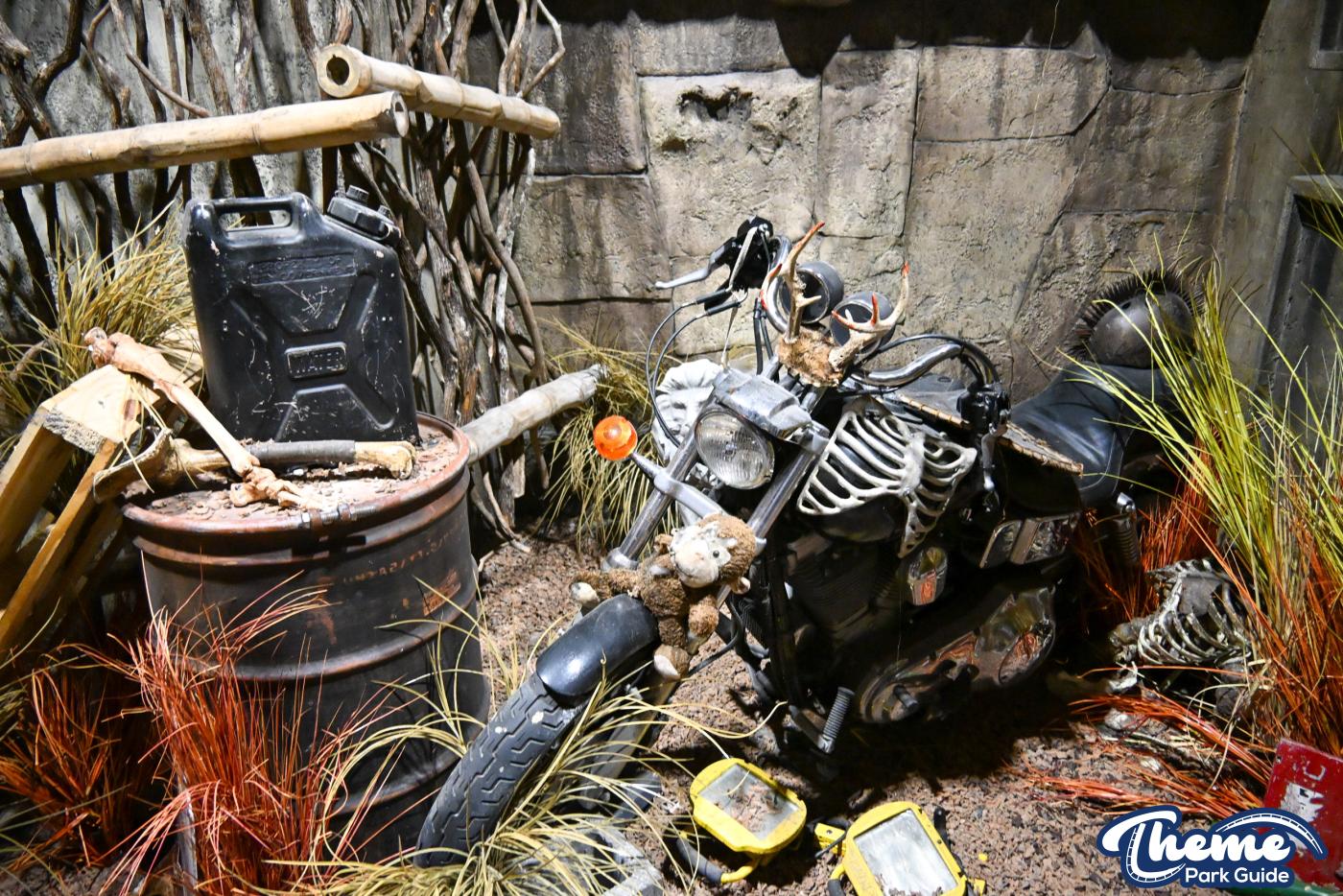 Universal Studios - HHN 35 Behind the Screams Unmasking the Horror Tour Review