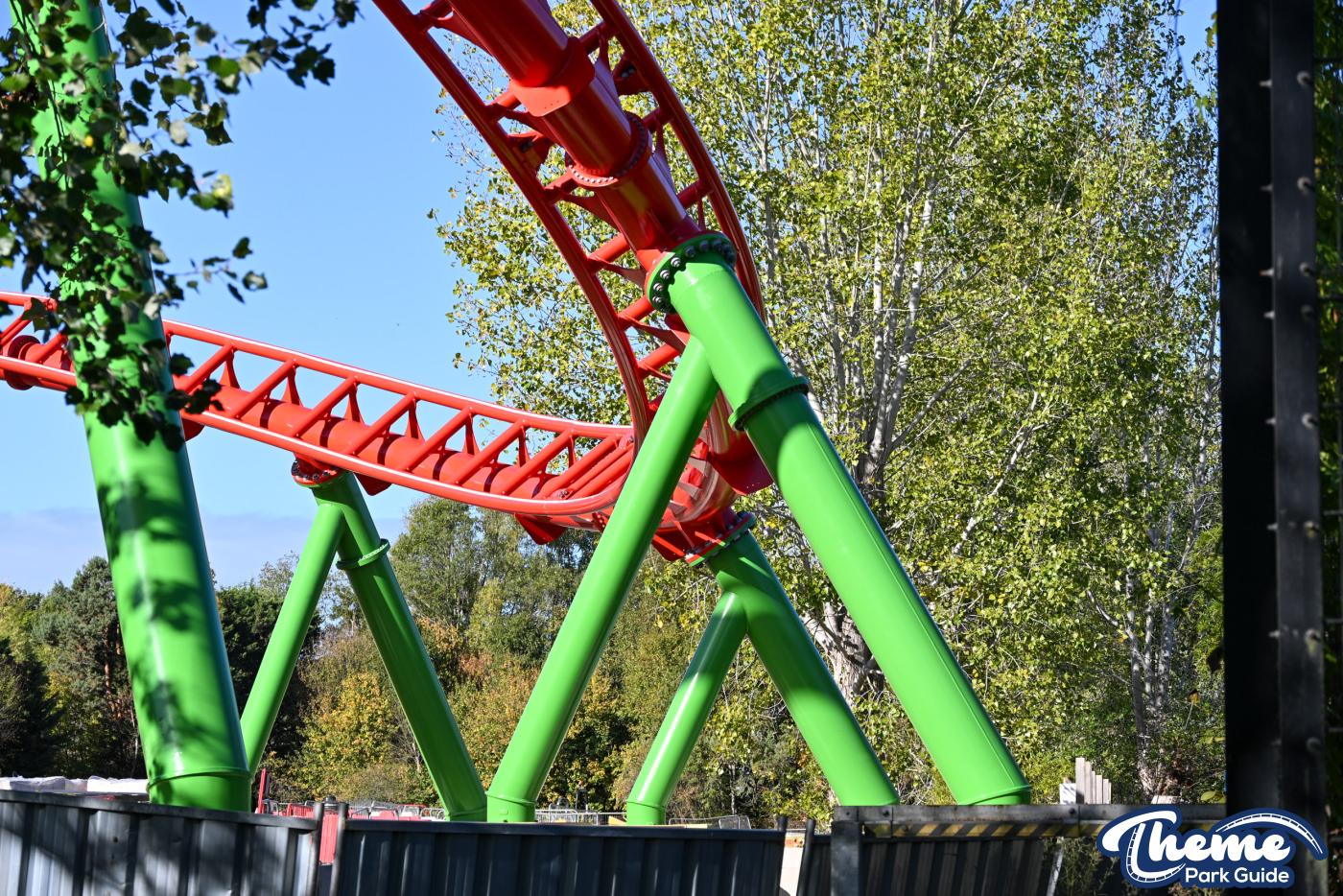 Chessington Minecraft World 2027 – Outdoor Track Complete and Glass Installed